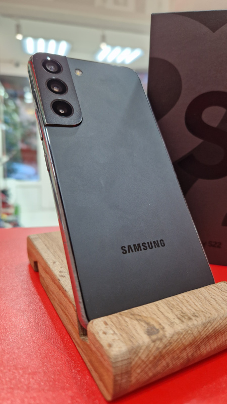 Мобильный телефон Samsung Galaxy S22