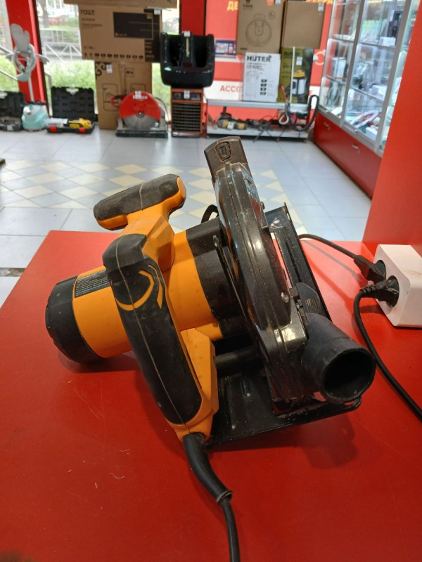 Торцовочная пила Deko DKCS1900