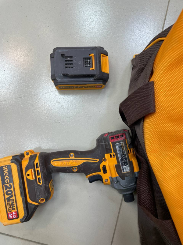 Гайковерт Ingco 1