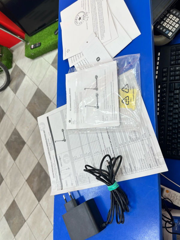 Самокат Xiaomi MI Electric Scooter 4 Go