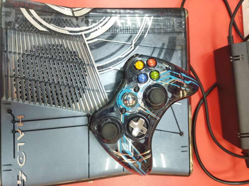 Игровая приставка Xbox 360