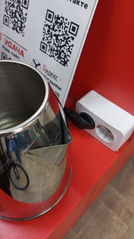 Электрический чайник металический .