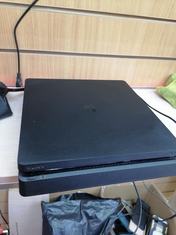 Игровая приставка Sony PS 4 SLIM