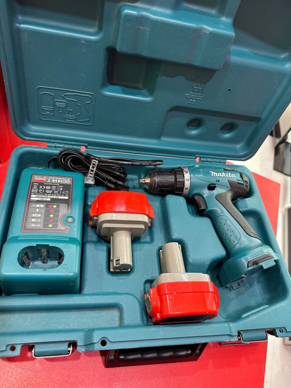Шуруповерт Makita 6271D