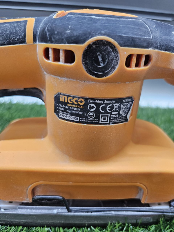 Полировальная машина Ingco FS3208