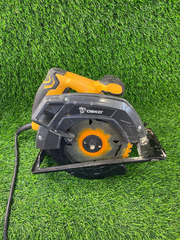 Циркулярная пила Deko DKCS1600