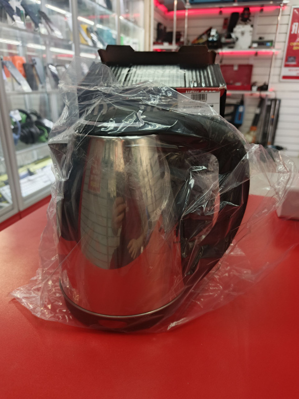 Электрический чайник Металический .