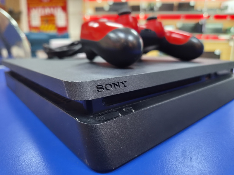 Игровая приставка PlayStation Slim 4 500