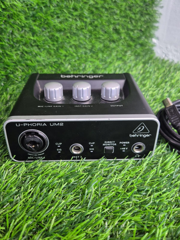 Усилитель внешняя звуковая карта Behringer U-PHORIA UM2