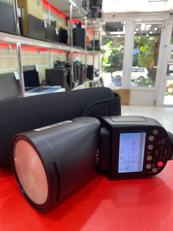 Накамерная вспышка  Godox V1f