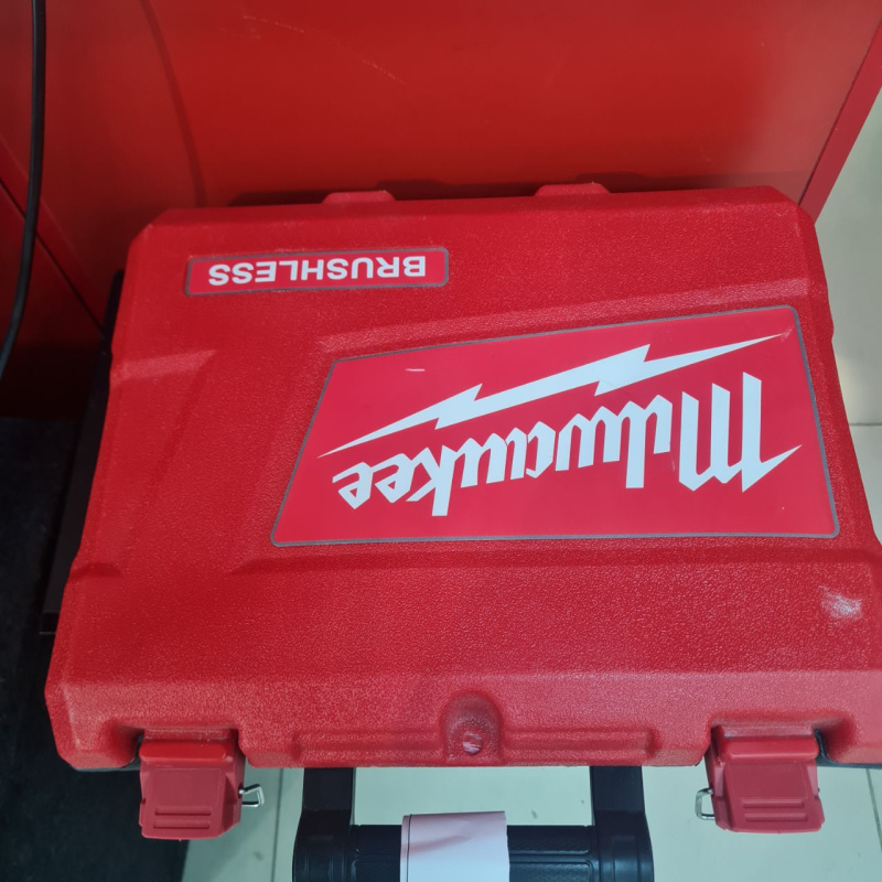 Набор электроинструмента Milwaukee Китай