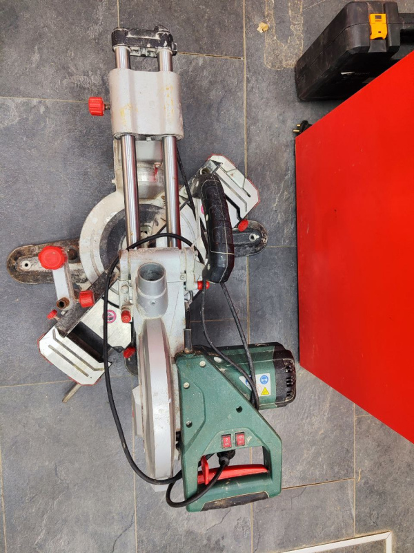 Торцовочная пила Metabo KGS 254