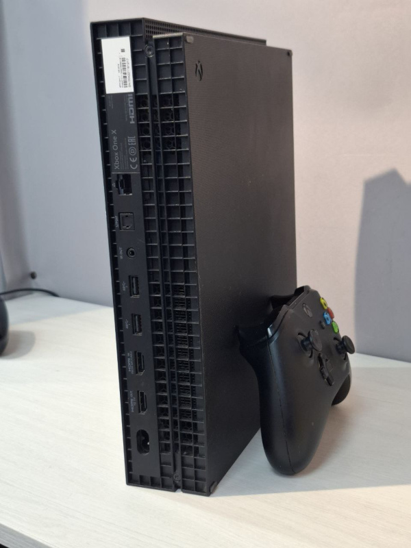 Игровая приставка Microsoft Xbox One X 1TB