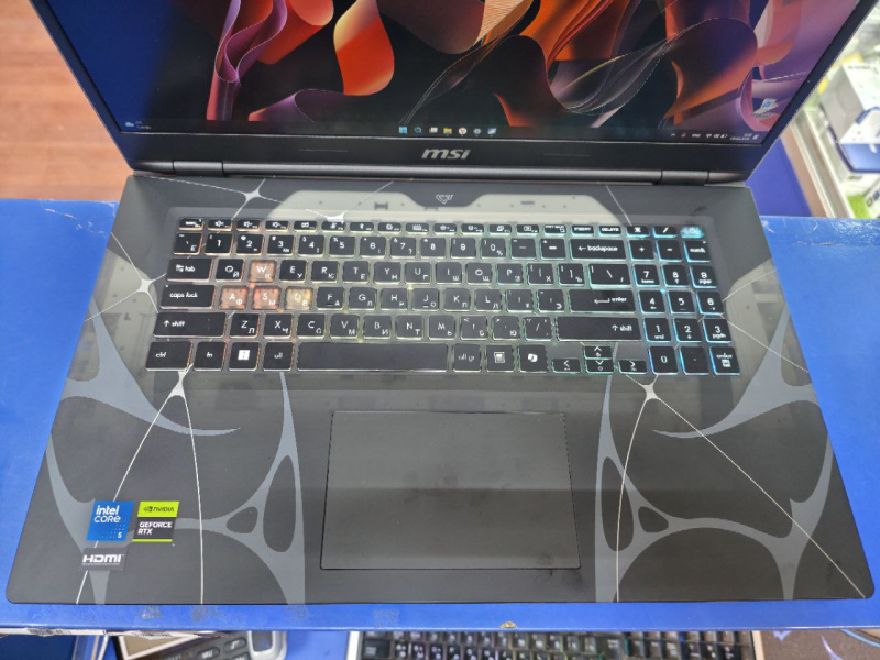 Ноутбук MSI cuborg 17 b2rwekg