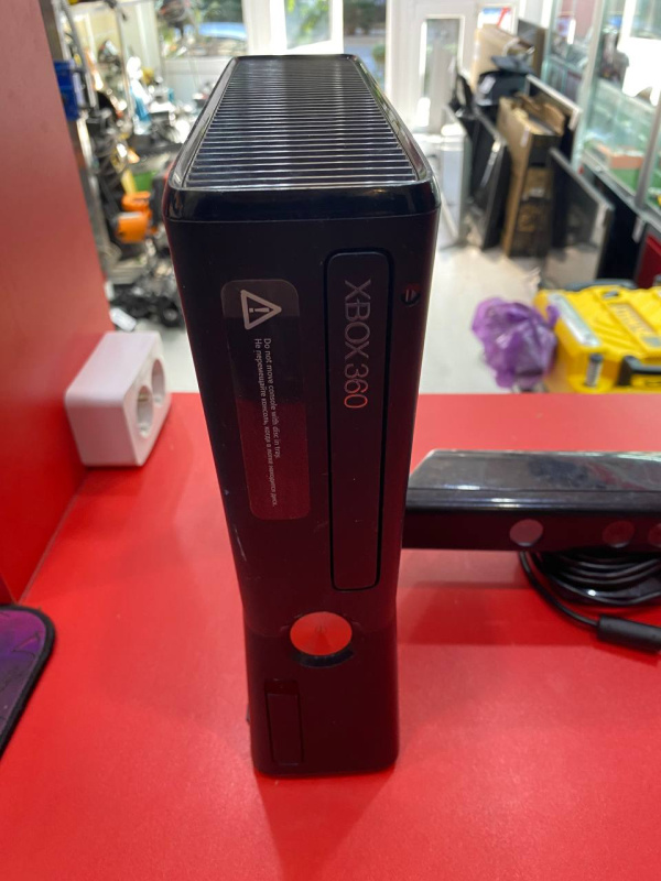 Игровая приставка Xbox 360