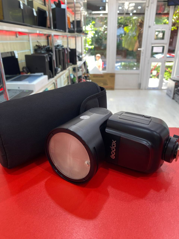 Накамерная вспышка  Godox V1f
