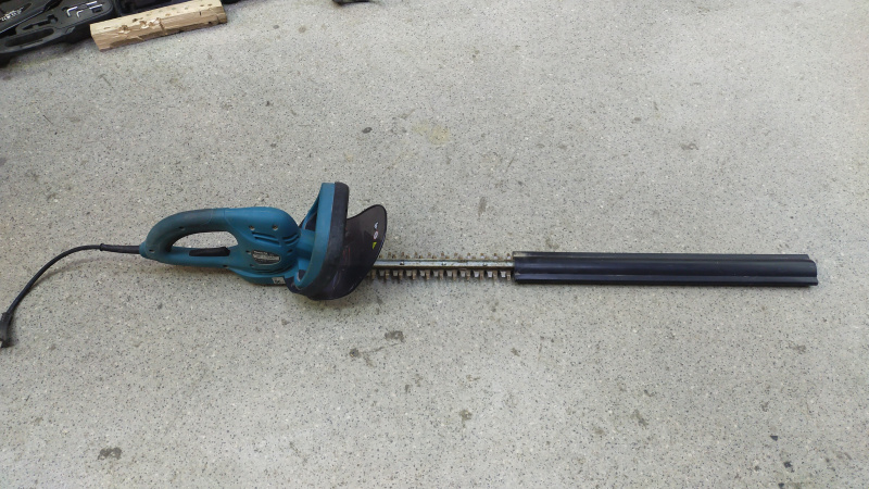 Кусторез Makita UH5261