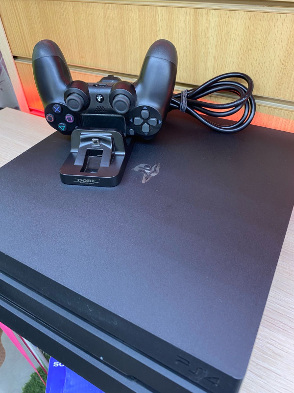 Игровая приставка Sony PS4 PRO