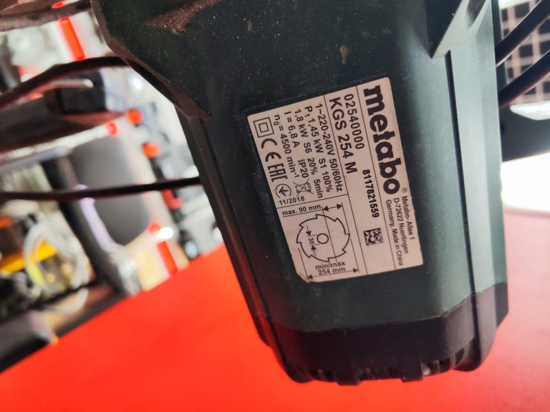Торцовочная пила Metabo KGS 254