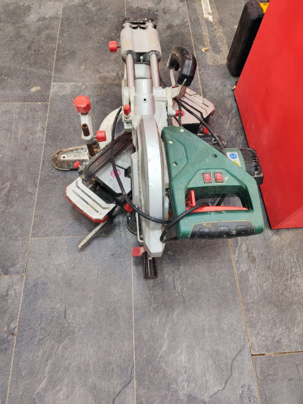 Торцовочная пила Metabo KGS 254