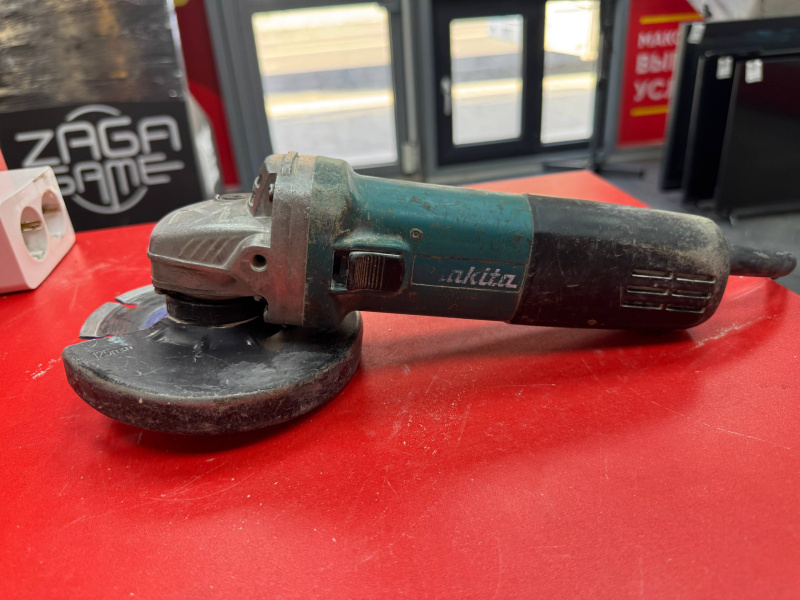 Болгарка Makita 9558 HN