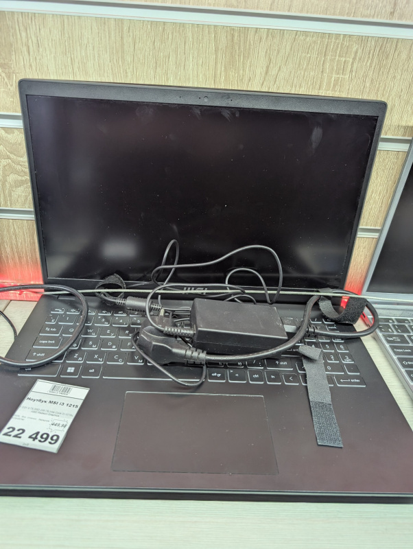 Ноутбук MSI i3 1215