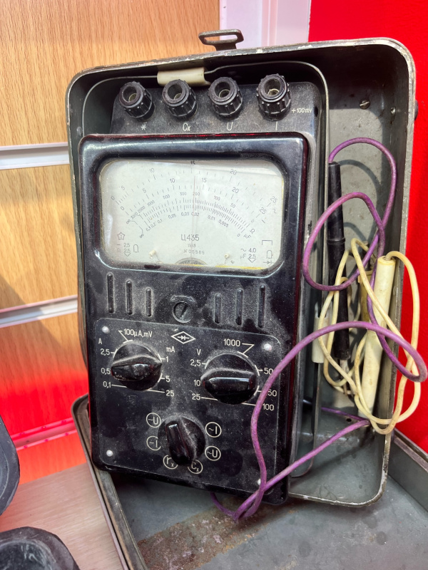 Стабилизатор напряжения Стабилизаторы  Ц435