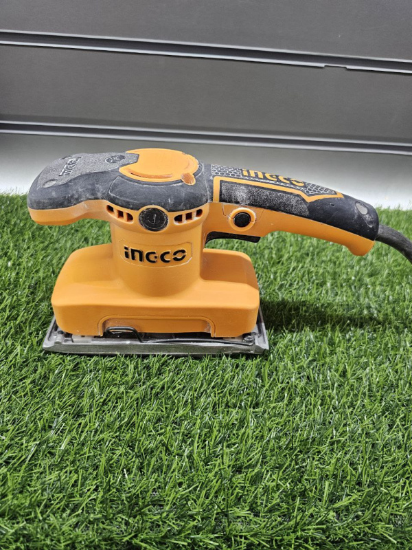 Полировальная машина Ingco FS3208