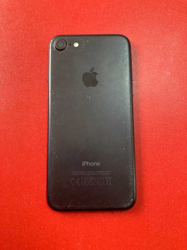 Мобильный телефон Apple iPhone 7