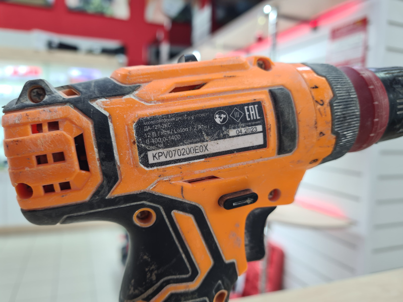 Шуруповерт ВИХРЬ ДА-12Л-2КC