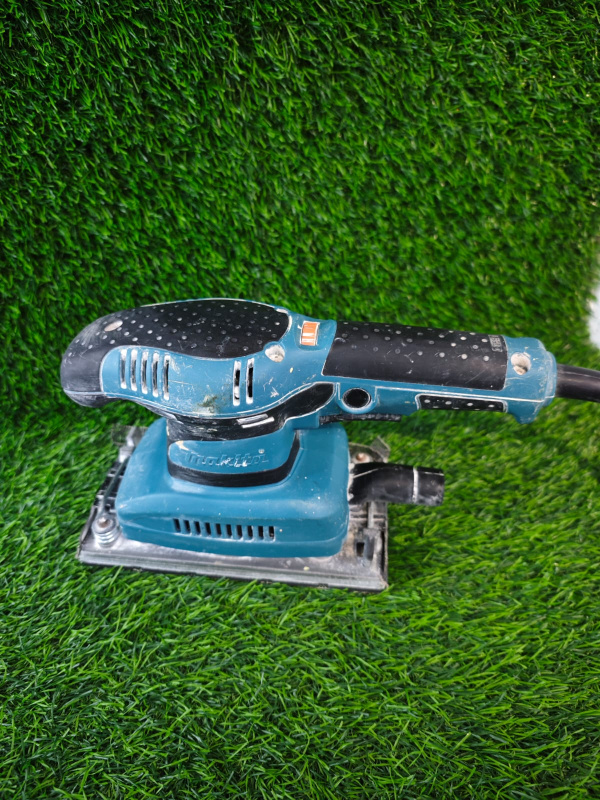 Шлифмашинка Makita BO3011