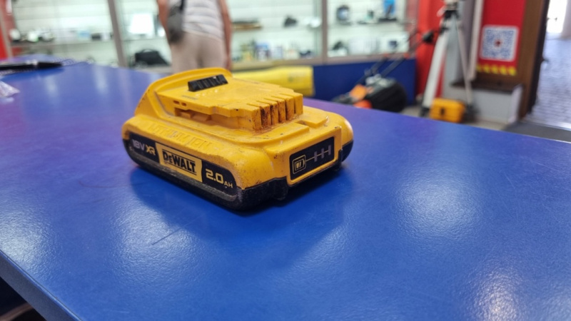 Акуумулятор  Dewalt DCB183