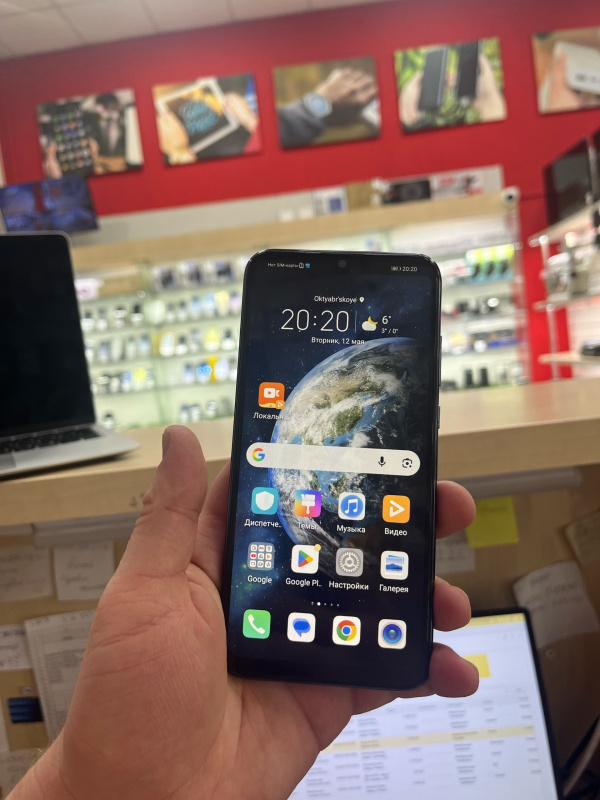 Мобильный телефон Samsung Galaxy A8+ (2018)