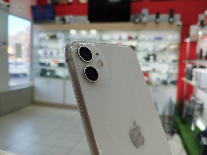 Мобильный телефон Apple iPhone 11