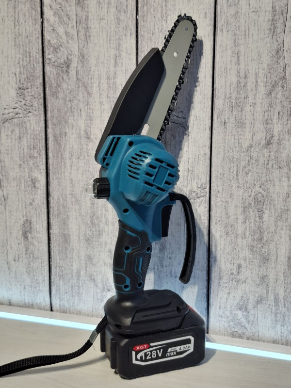 Цепная пила Makita -
