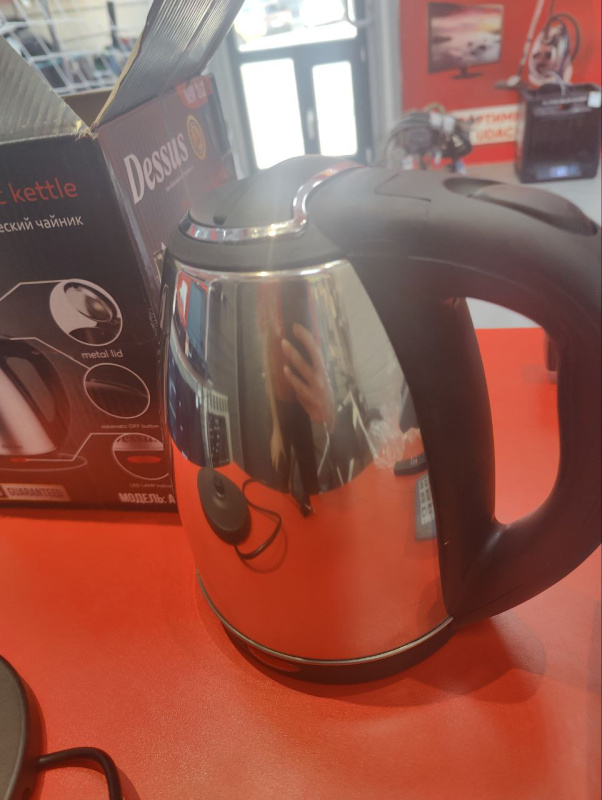 Электрический чайник Металический .