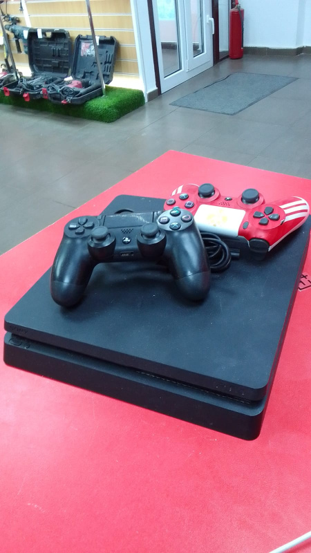 Игровая приставка PlayStation PS 4 SLIM