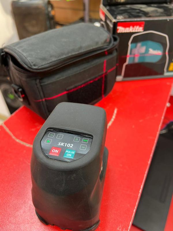 Нивелир Makita SK102Z