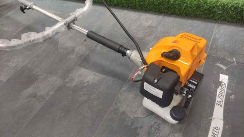 Бензотриммер Deko DKTR52