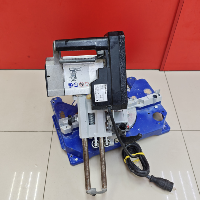 Торцовочная пила Metabo KGS 301