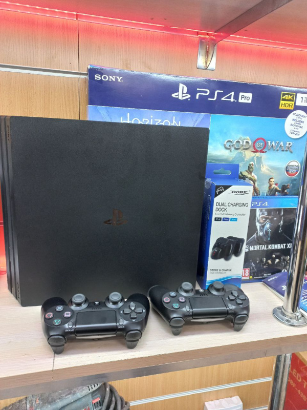 Игровая приставка Sony PS 4 PRO