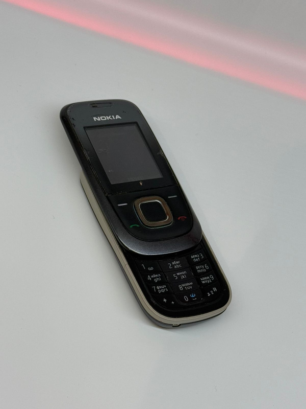 Мобильный телефон Nokia 7230