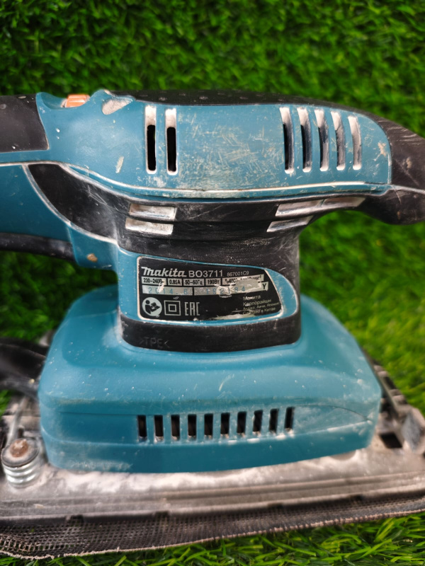 Шлифмашинка Makita BO3011
